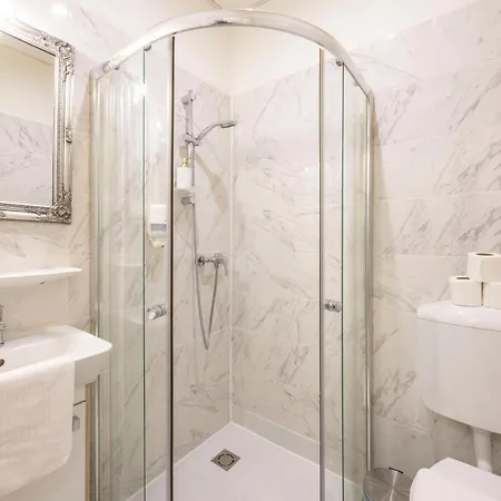 Exclusive Private In The Center Of Bp W 4bedrms, 4 Bathrms * Budapešť