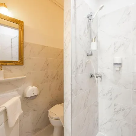 Exclusive Private In The Center Of Bp W 4bedrms, 4 Bathrms Apartmán *