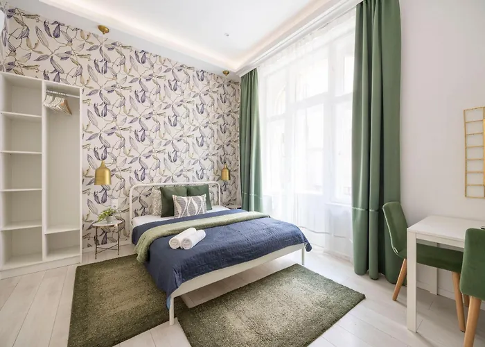 Exclusive Private In The Center Of Bp W 4bedrms, 4 Bathrms